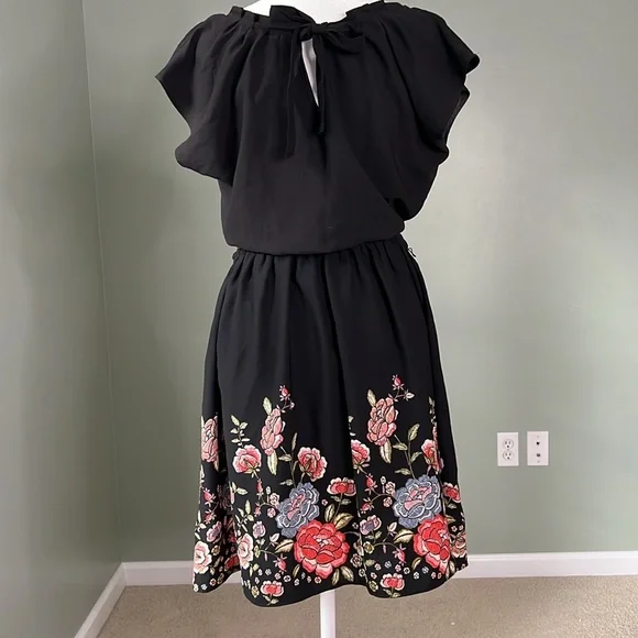 - Lauren Conrad Black Floral Dress - Picture 5 of 5